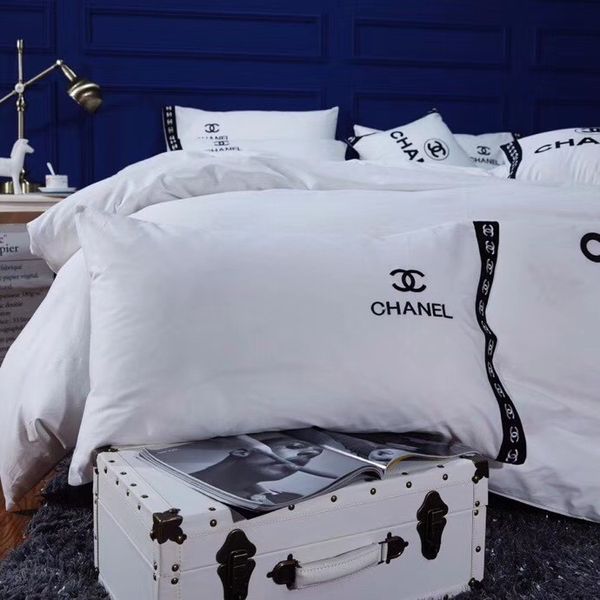 Chanel Bedding Set (QUEEN) for Sale in Beverly Hills, CA - OfferUp