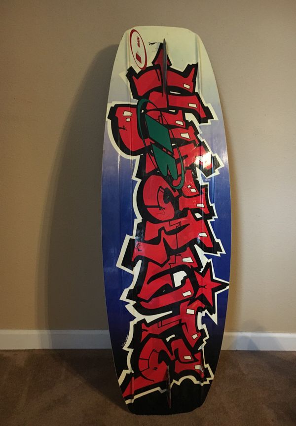 Shaun Murray Design Hyperlite Belmont 128 Wakeboard with Moonboots for