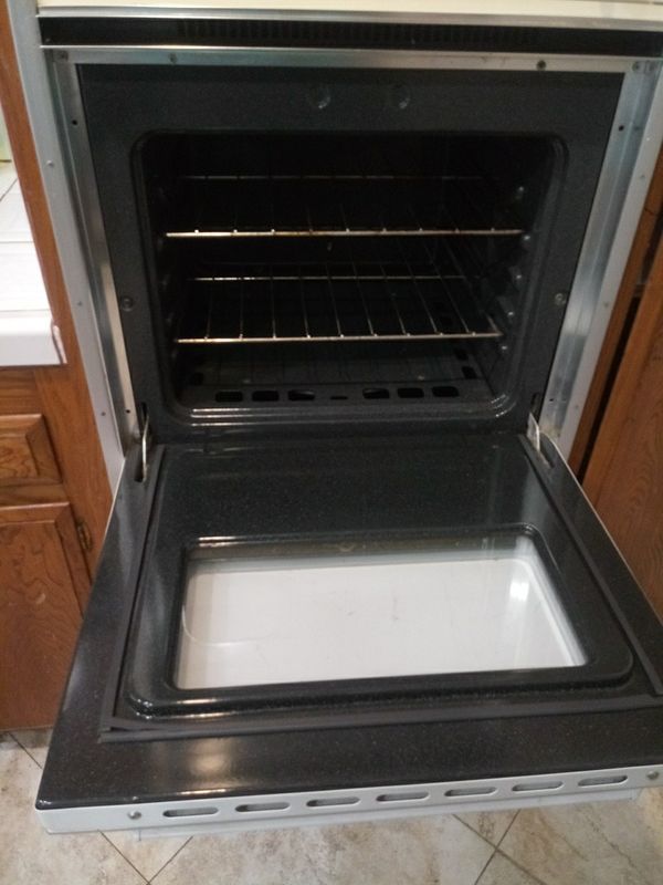 Magic Chef single gas oven for Sale in Santa Ana, CA - OfferUp