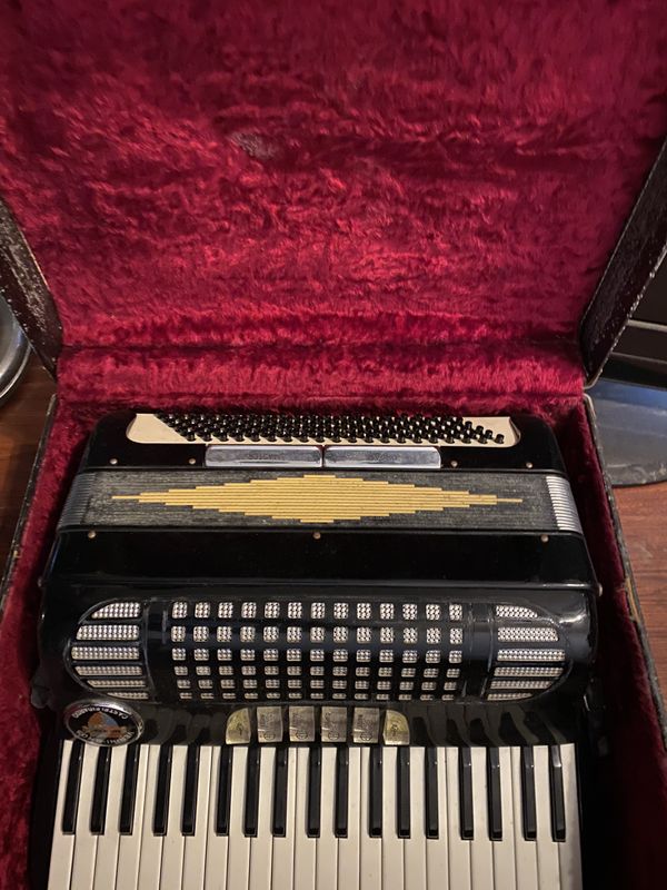 Accordion for Sale in Cleveland, OH OfferUp