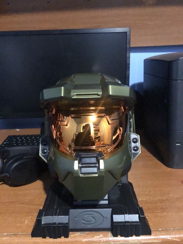 Halo 3 Legendary Edition Master Chief Helmet and Stand with Dust Cover ...