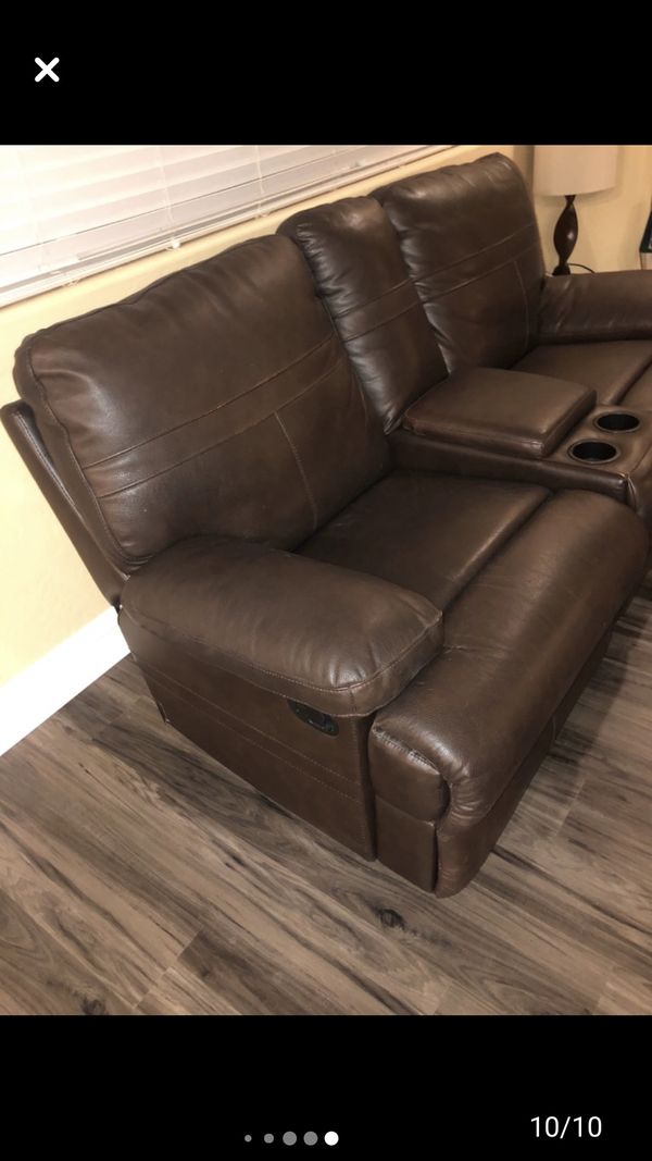 AwEsOmE 3pc CoUcH, LoVeSeAt,& LaZY BoY Leather SEt! for Sale in North
