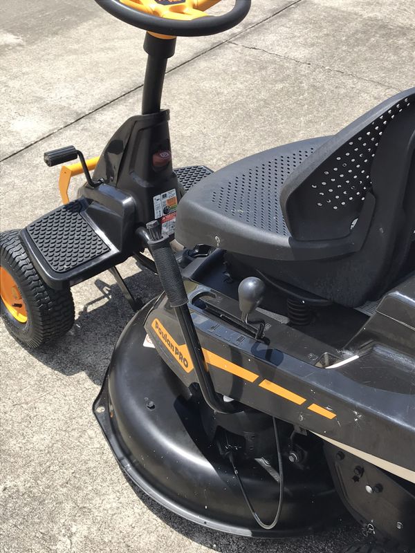 LIKE NEW POULAN PRO TRACTOR 30 INCH RIDING LAWN MOWER for Sale in