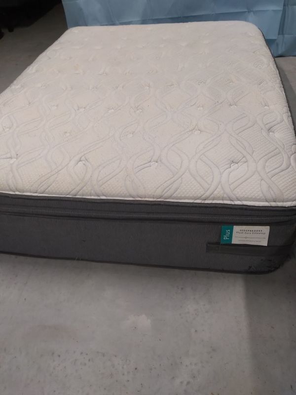 Serta Queen Pillow Top Mattress: Free Queen Bamboo Sheets ...