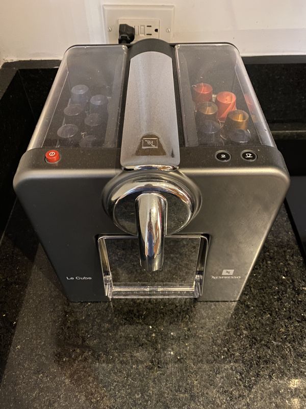 Nespresso Le Cube Machine USED with Accessories for Sale in Aventura