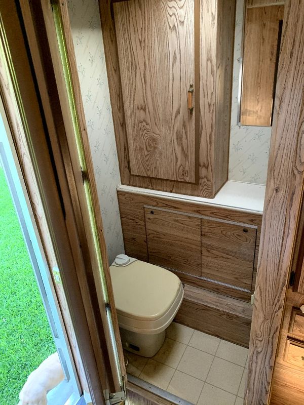 1989 Lance Squire camper for Sale in Monrovia, CA - OfferUp