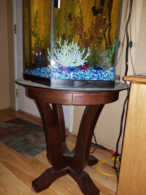 30 gallon octagon fish tank for Sale in Marysville, WA - OfferUp