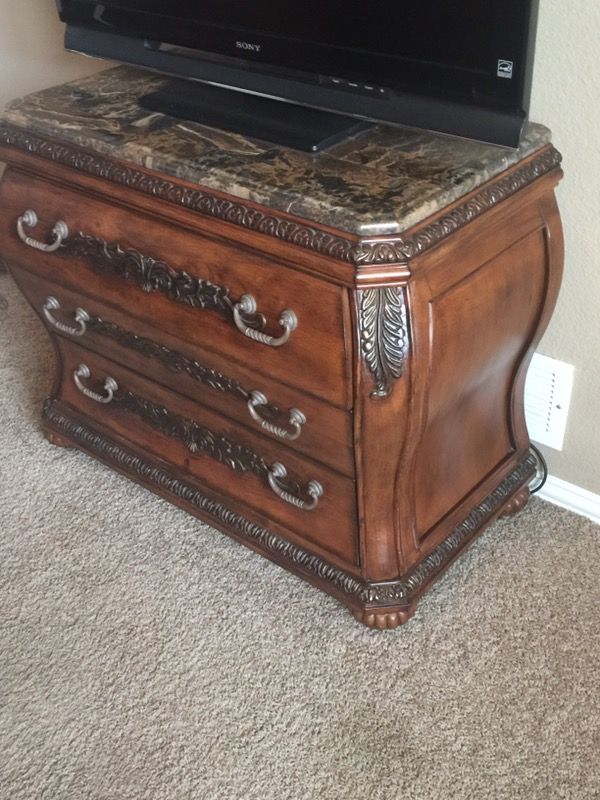 Beautiful Three Drawer Bombay Chest for Sale in Melissa, TX OfferUp