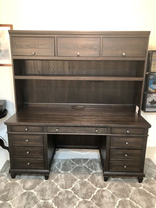Bassett Furniture Executive Desk and bookshelf hutch for Sale in Mercer