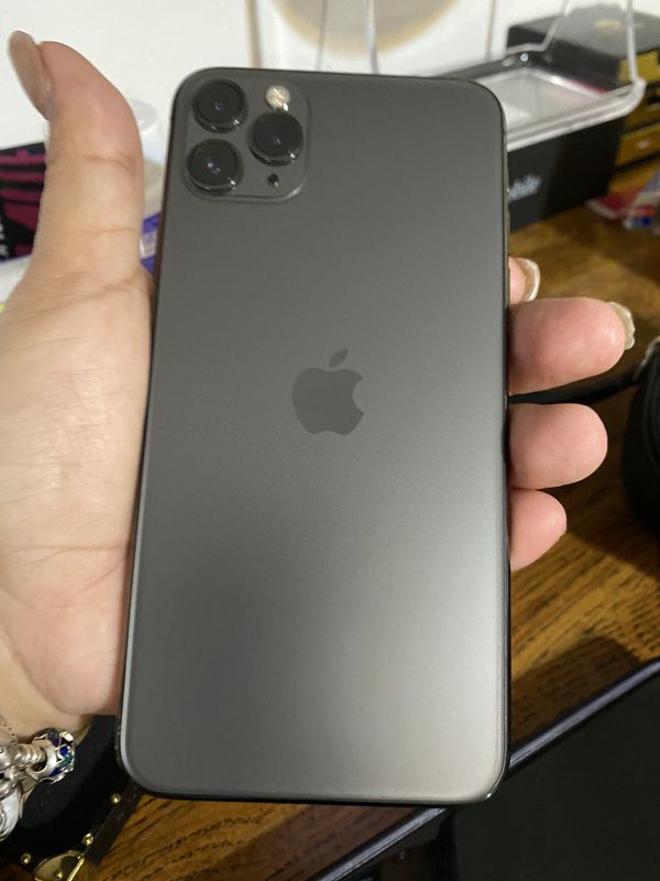 IPhone 11 Pro Max de boost mobile for Sale in Springfield, MA - OfferUp
