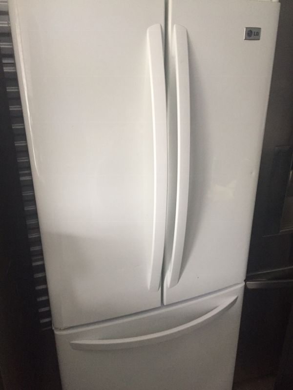 LG white French door refrigerator fridge for Sale in Auburn, WA OfferUp