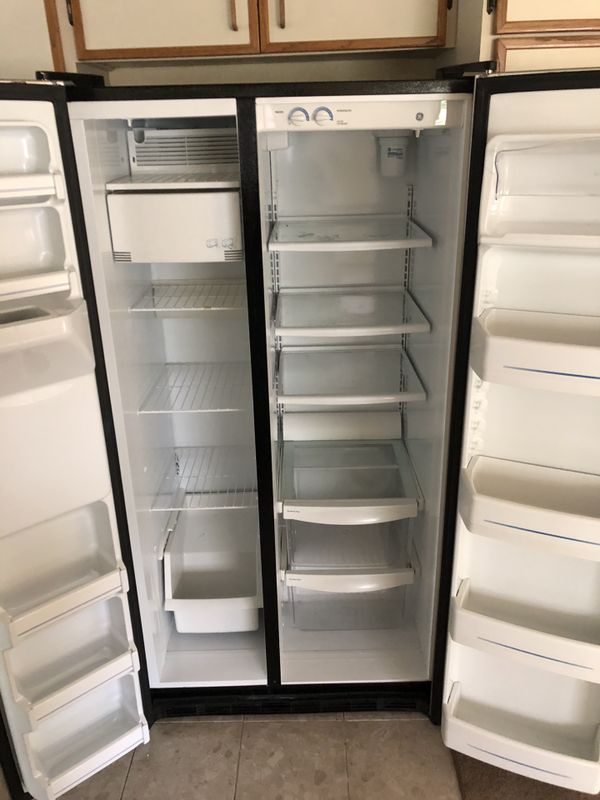 GE Sidebyside refrigerator GSL25IFRF BS for Sale in San Diego, CA