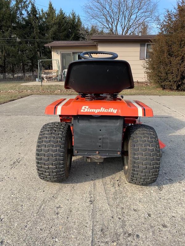 SIMPLICITY 4212 lawn mower in EXCELENT condition for Sale in Ottawa, IL