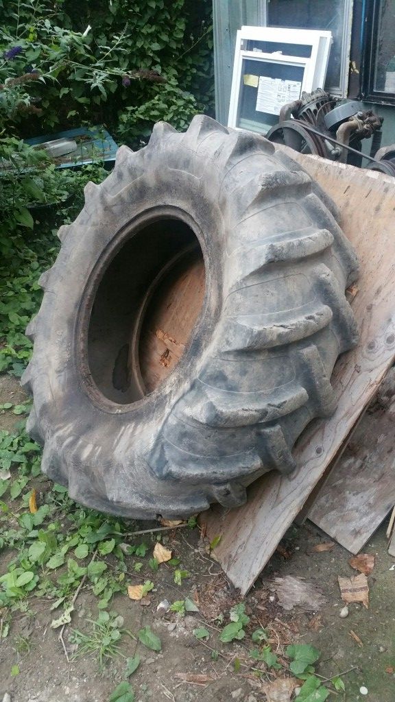 16.9x24 case backhoe tire for Sale in Marysville, WA OfferUp