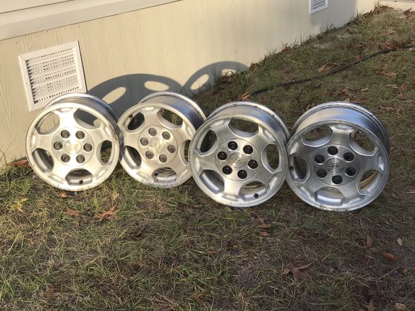 6 lug Chevy wheels with center caps for Sale in Hudson, FL - OfferUp