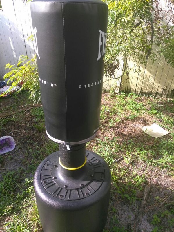 Everlast stand up punching bag. Water filled for Sale in West Palm Beach, FL - OfferUp