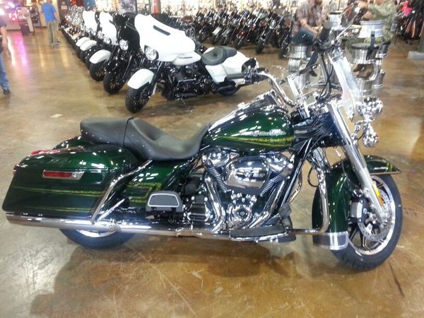 Gorgeous Kinetic Green 2019 Road King Must See! for Sale in Portsmouth ...