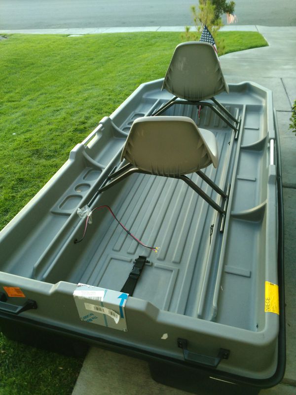 LIKE NEW !!! NEVER USED !!! SUN DOLPHIN SPORTSMAN 2 PERSON BOAT !! WITH SEATS !! for Sale in