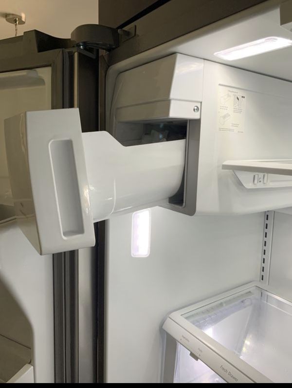 Frigidaire fridge/freezer. Must pick up. Ice maker makes ice but does