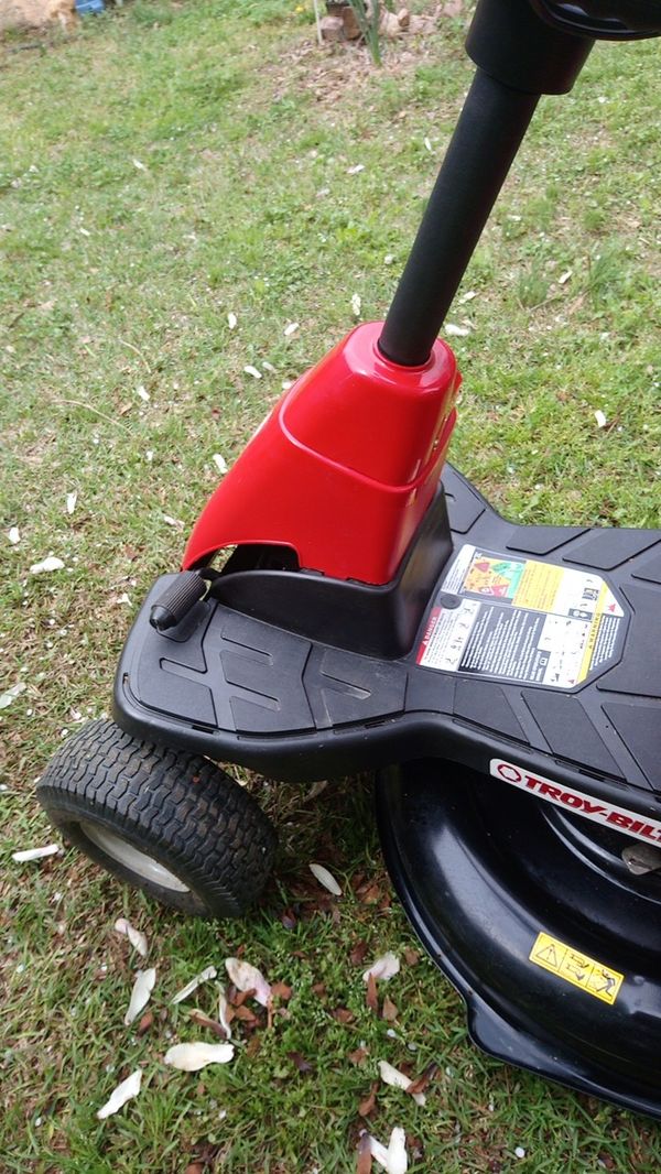 Riding lawn mower Troy bilt TB 30 R like new