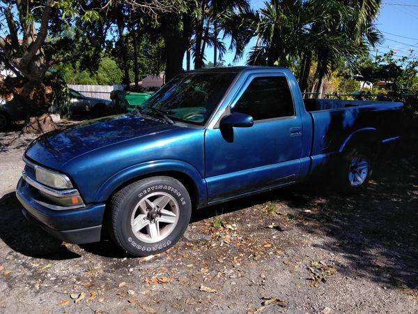 Chevy s10 2000 heavy duty work truck for Sale in Miami, FL - OfferUp