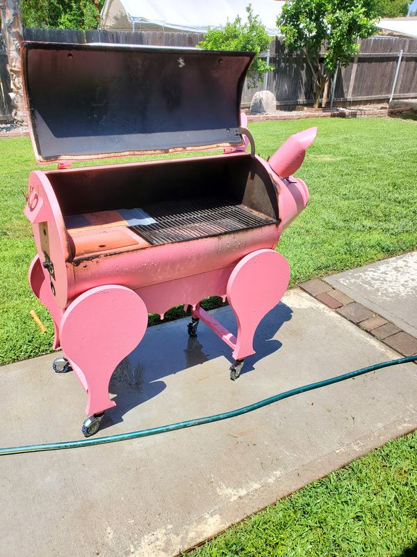 Traeger Smoker pig for Sale in Ontario, CA OfferUp