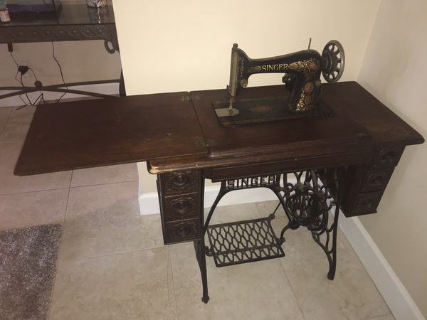 1910 Antique Singer Sewing Machine with cabinet for Sale in Lake Park ...