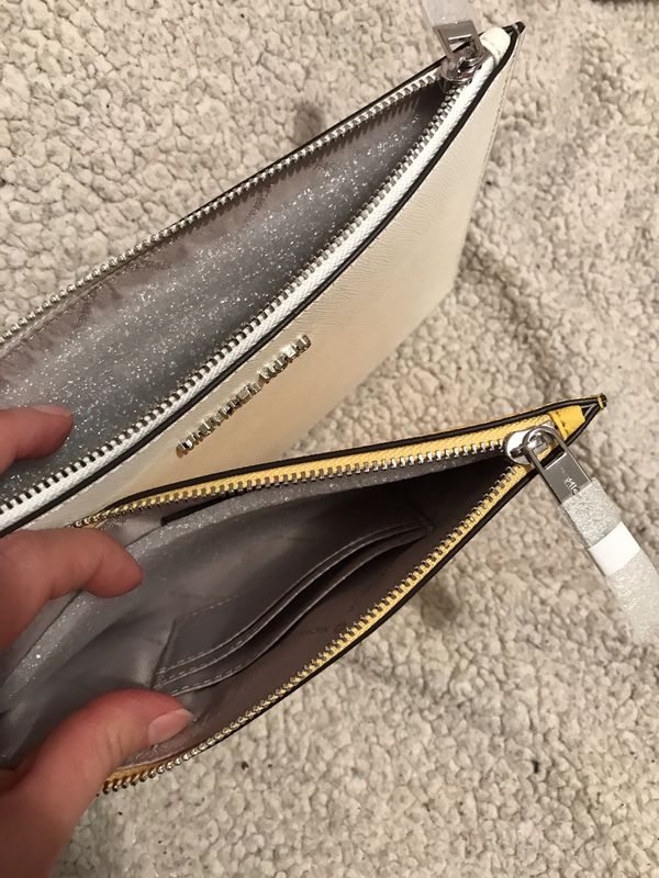 Authentic Michael kors wallets set of 2 for Sale in Tacoma, WA - OfferUp