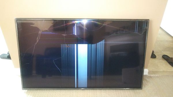 55 inches LG. LED TV ( BROKEN SCREEN) for Sale in Stockbridge, GA - OfferUp