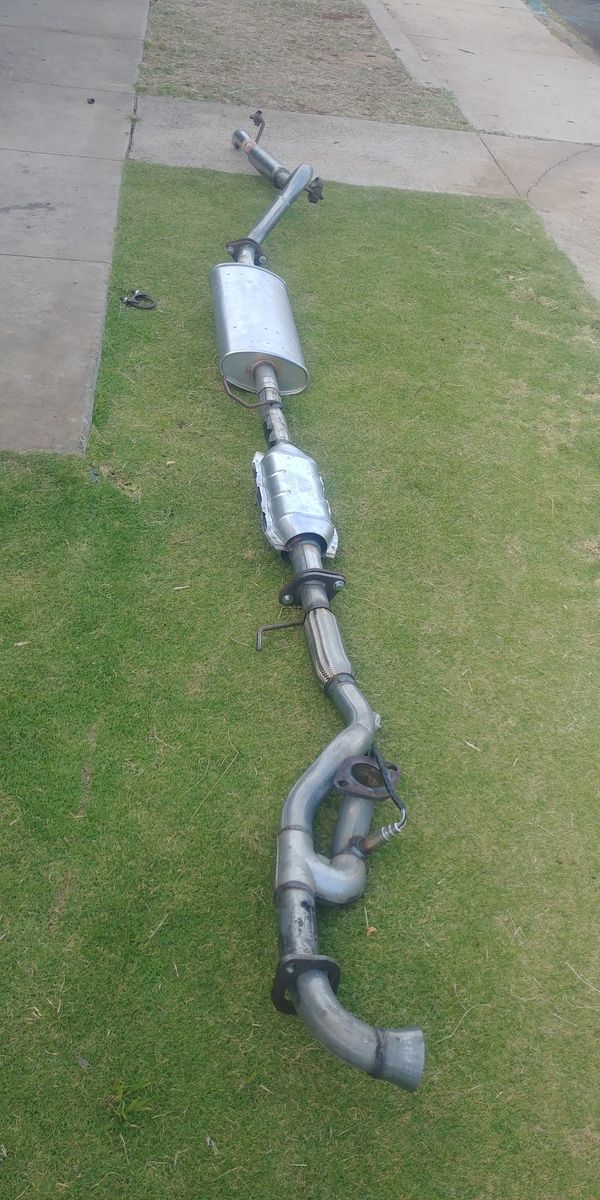 Exhaust SystemCame off of my 2002 Ford Escape for Sale in Honolulu, HI