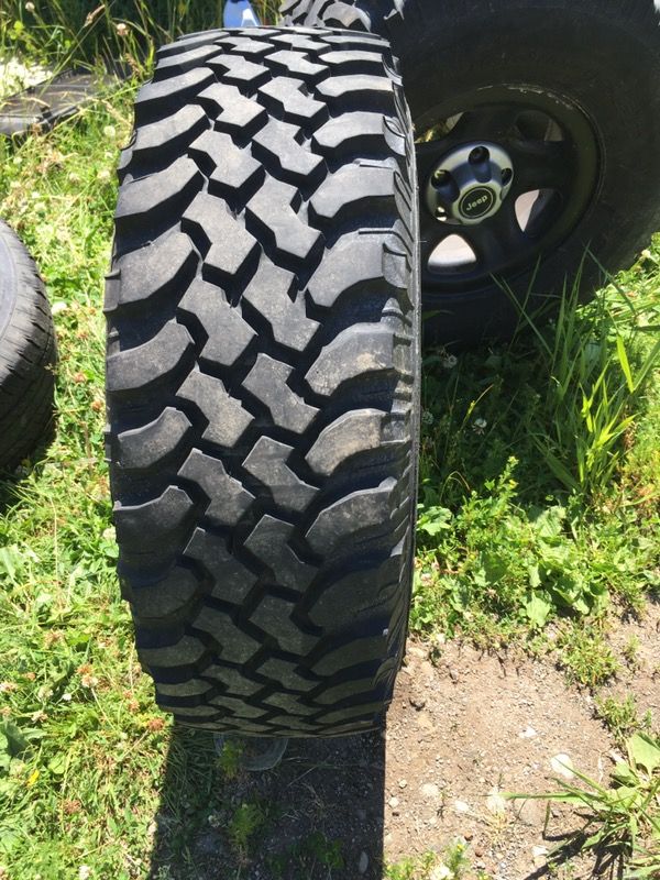 Bfgoodrich mud terrain km1 31x10.5x15r (two tires) for Sale in Stanwood
