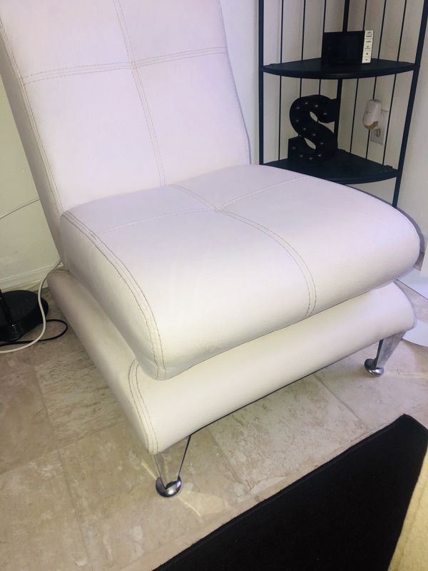 IKEA WHITE LEATHER CHAIR for Sale in San Bernardino, CA - OfferUp