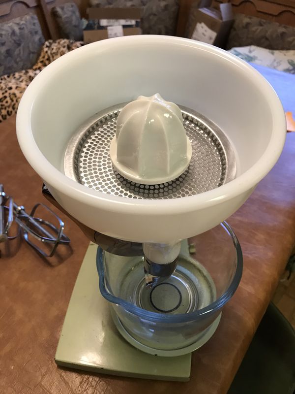 Vintage 1960’s Sunbeam Mixmaster Avocado Green Stand Mixer for Sale in