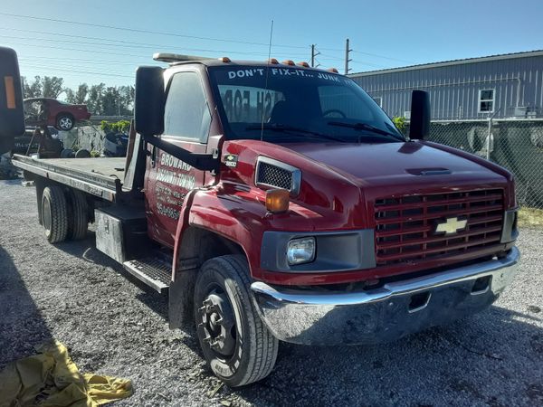 2006 Chevy 5500 flatbed tow truck for Sale in Fort Lauderdale, FL - OfferUp