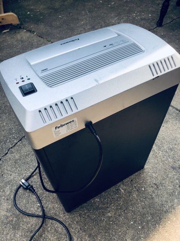 Fellowes paper shredder DM8C - works great! for Sale in Arlington