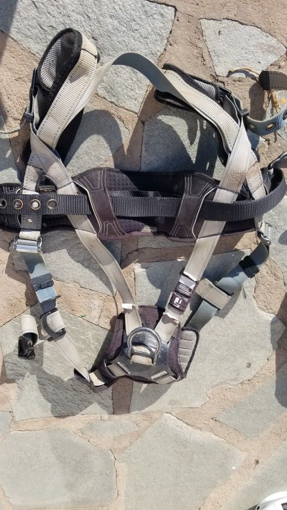 SALA NANO EXOFIT HARNESS FALL PROTECTION YO YO RETRACTABLES for Sale in San Diego, CA OfferUp
