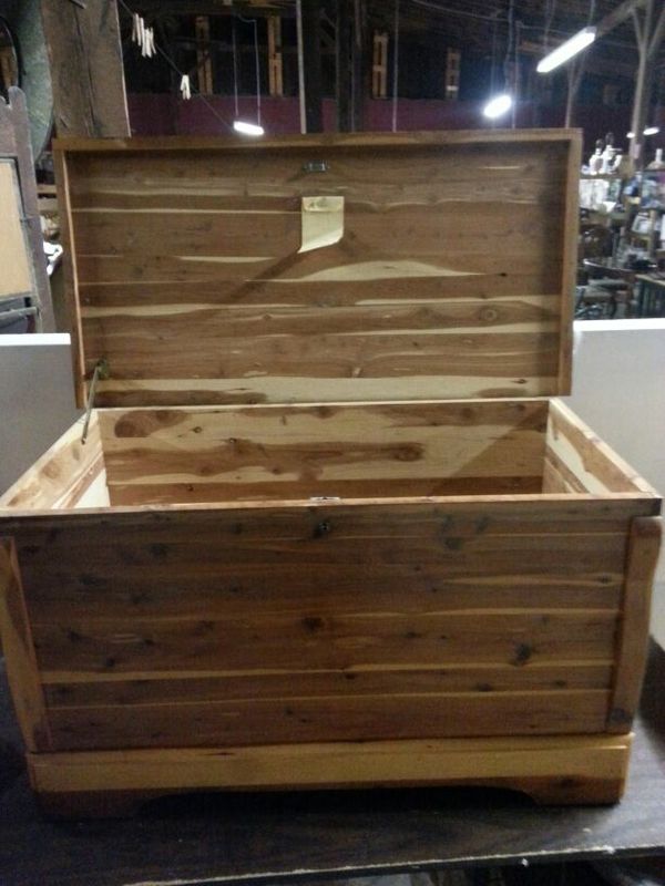 Vintage Rare Murphy 4017 Cedar Chest for Sale in Covington, GA - OfferUp