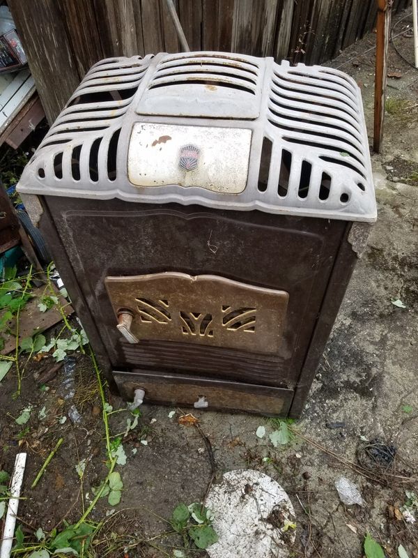 Antique Estate Heatrola wood stove for Sale in Olalla, WA OfferUp