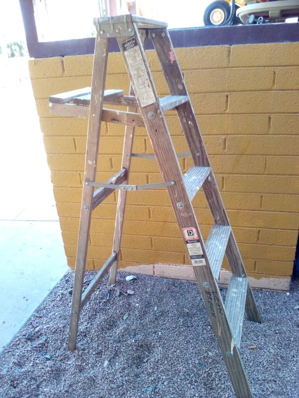 6ft wooden ladder for Sale in Mesa, AZ OfferUp
