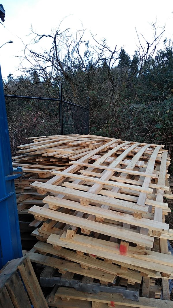 free 16 footlong pallets free firewood, goat fencing for Sale in Kent