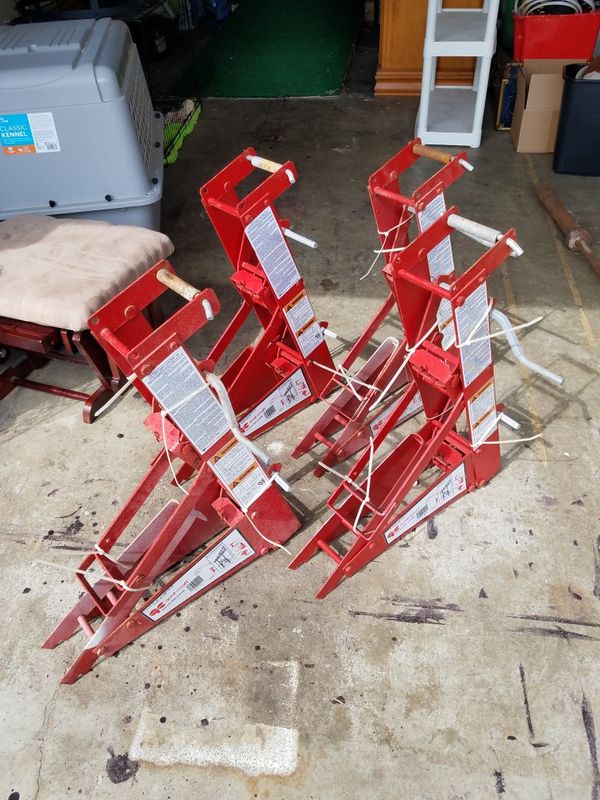 pump jack, qualcraft 2200 set of 4 for Sale in Marysville, WA OfferUp