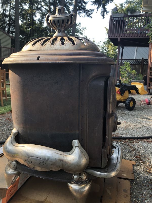Antique/used wood burning parlor stove Great Western Airtight for