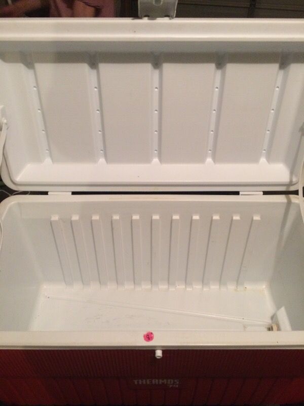 Thermos 74 chest cooler for Sale in Apple Valley, MN OfferUp