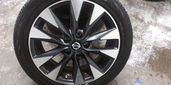 Nissan sentra rims and tires all most like new condition continental