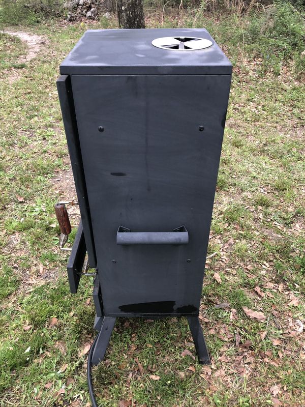 Smoky mountain Series Great Outdoor smoker! for Sale in Roseboro, NC ...