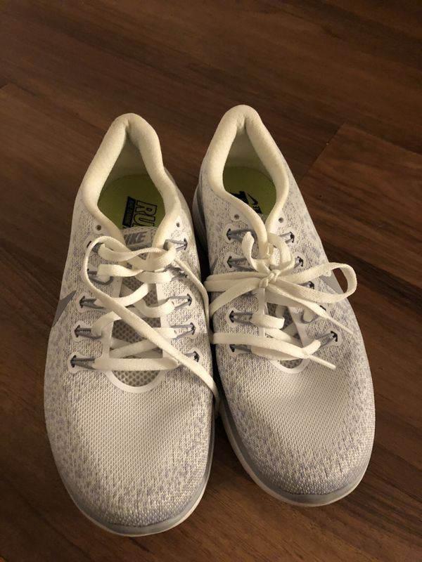 cheap pair of nikes
