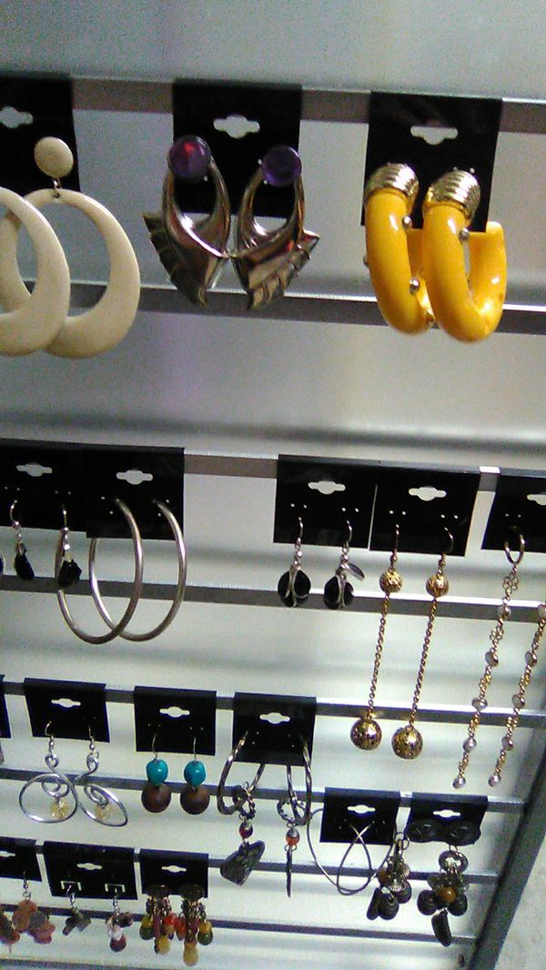 Earrings for Sale in Lexington, NC - OfferUp