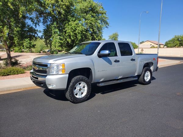 2012 CHEVY SILVERADO CREW CAB Z71 4X4 for Sale in Phoenix, AZ - OfferUp