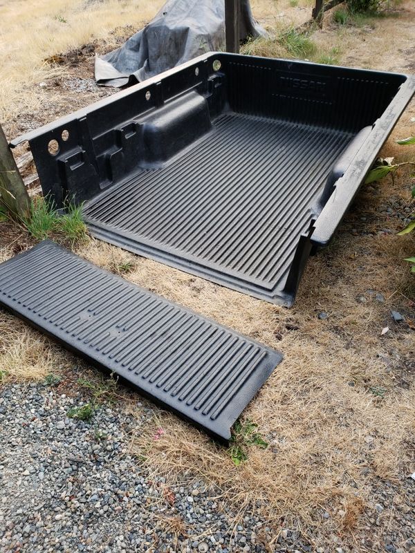 19861997 nissan hardbody plastic bed liner for Sale in Milton, WA