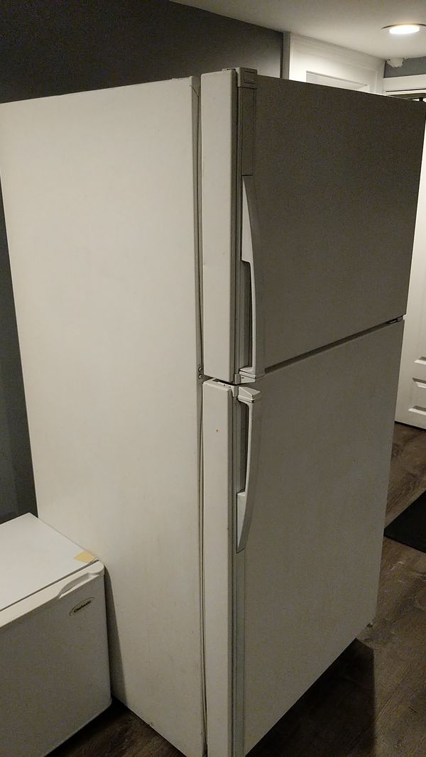 Old kenmore refrigerator FREE for Sale in Plainville, MA OfferUp